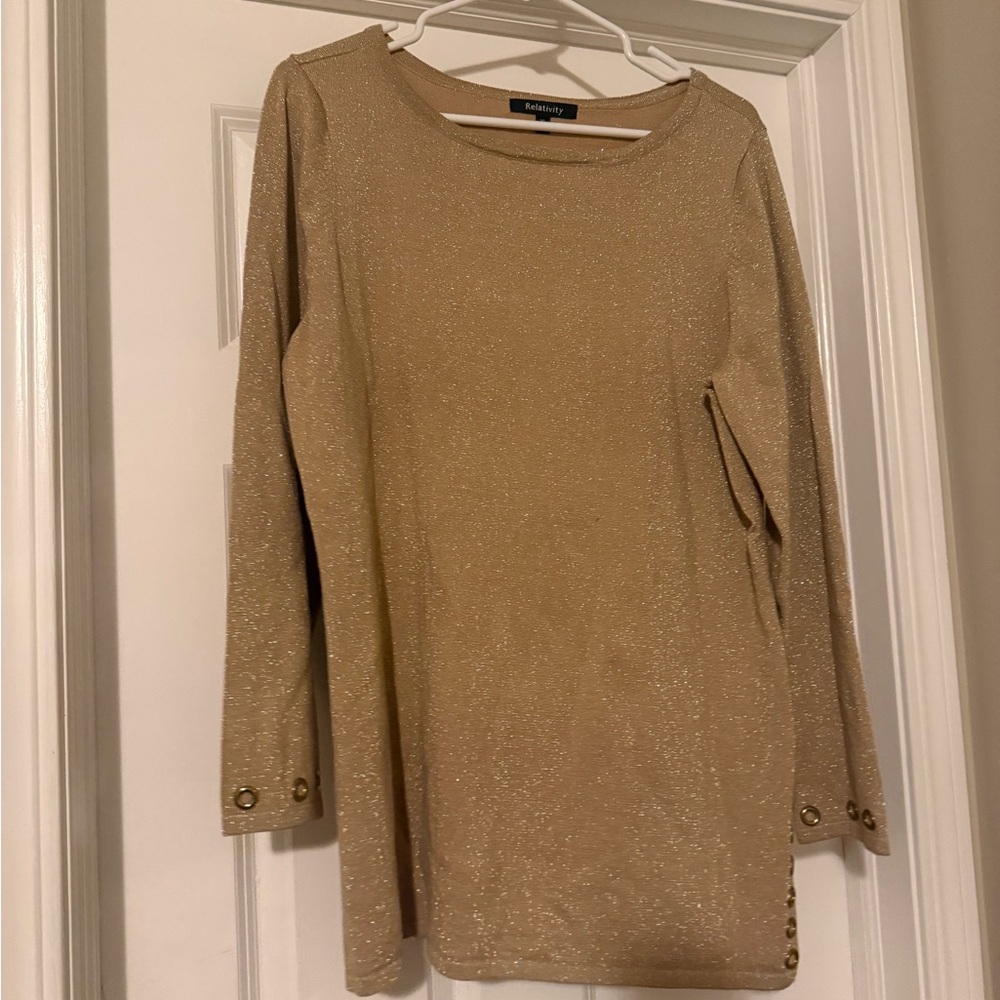 NWOT Women’s Sparkly Gold Lightweight Sweater Size XL